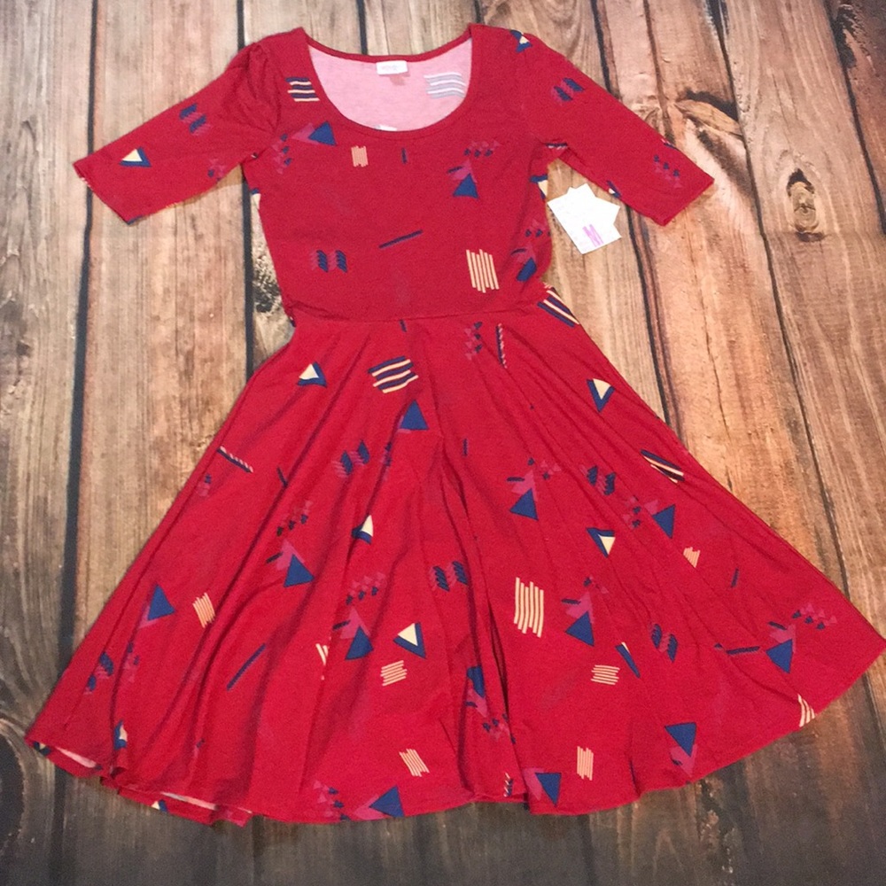 LuLaRoe Nicole Size M, BNWT